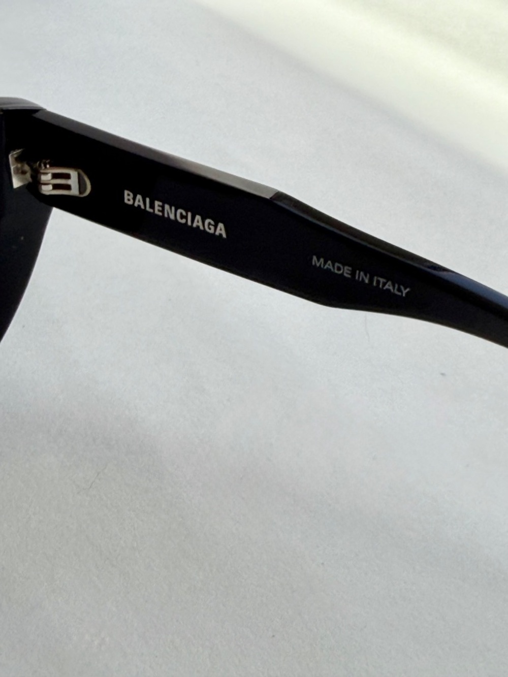 Balenciaga Black Cat Eye Sunglasses Oversized Logo w/ Case - Picture 3 of 4